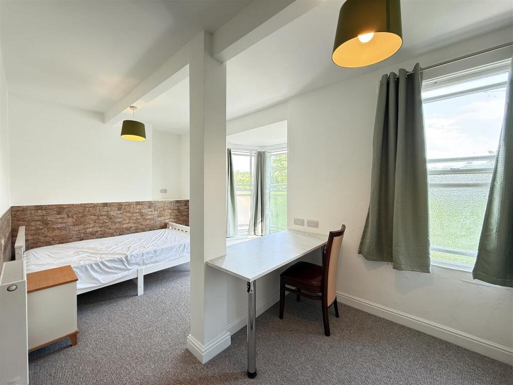 Bedroom 4.JPG