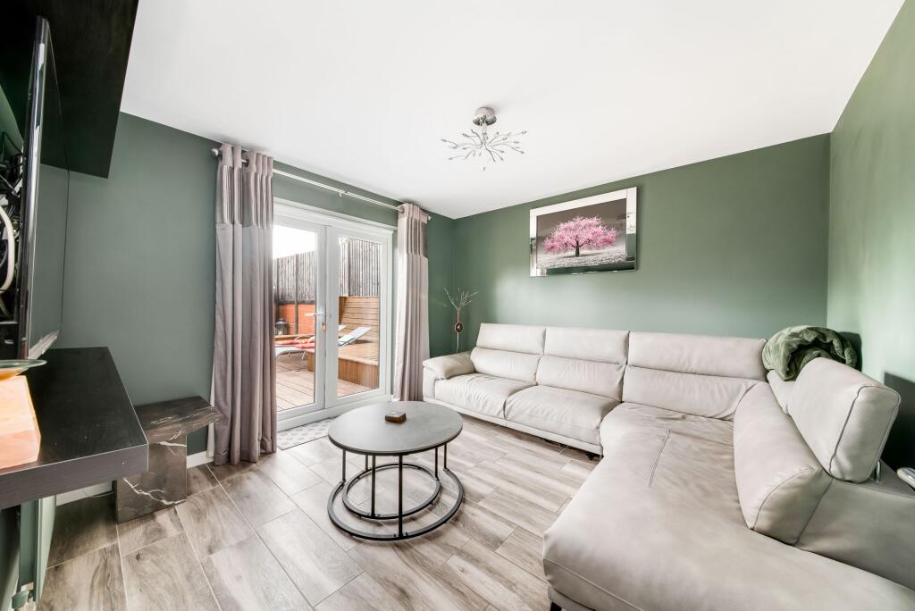 DINING / LIVING ROOM