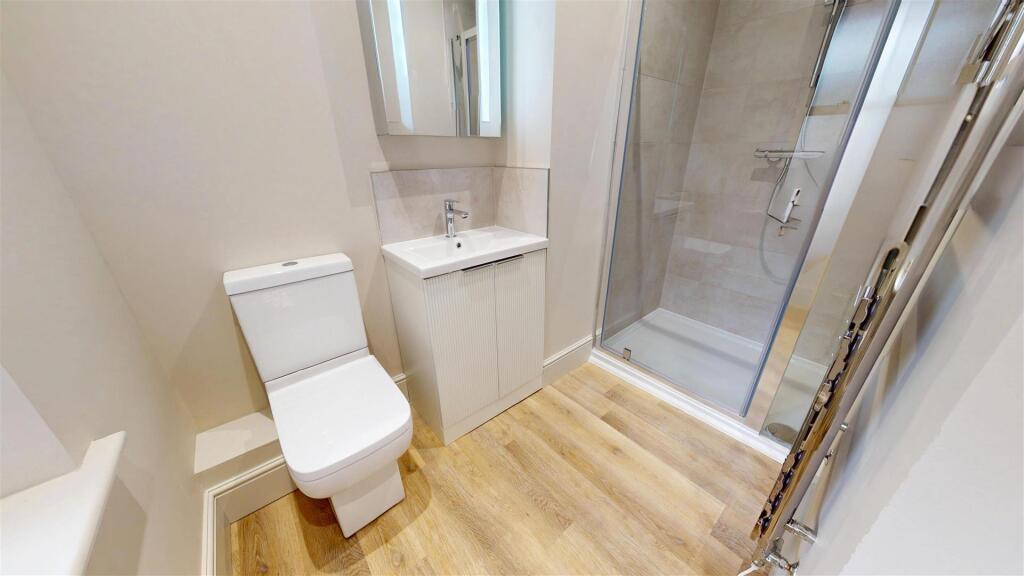 Abbey Foregate 32, Flat 8 Bathroom.jpg