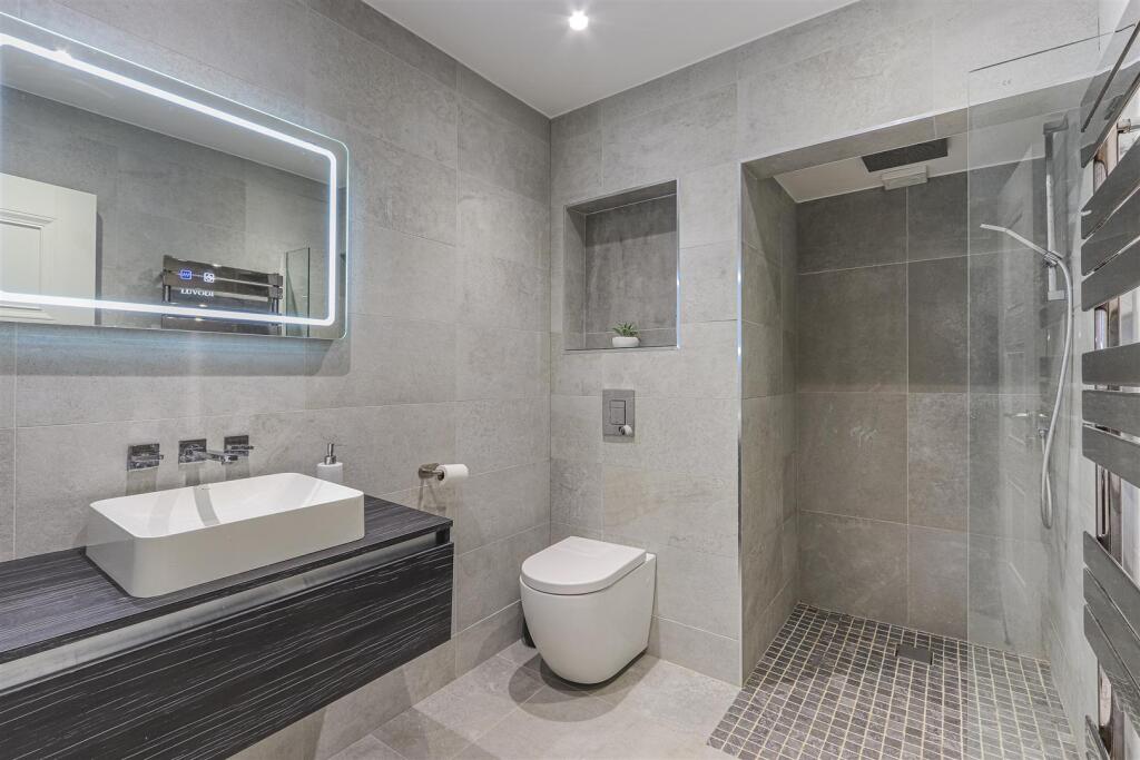 Albany Road 245, 2-7.jpg