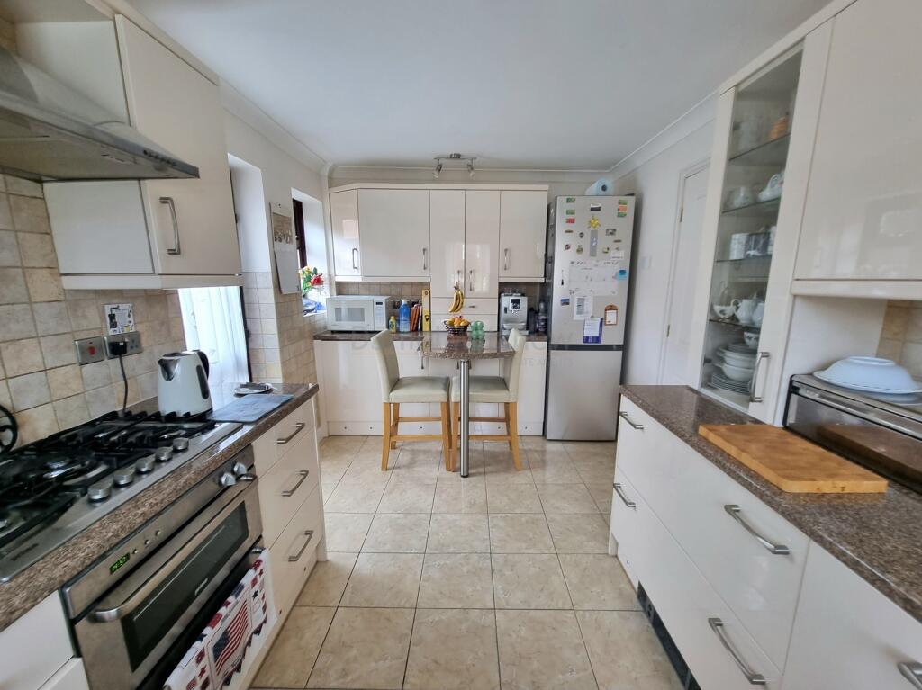 Kitchen/ Breakfast Room