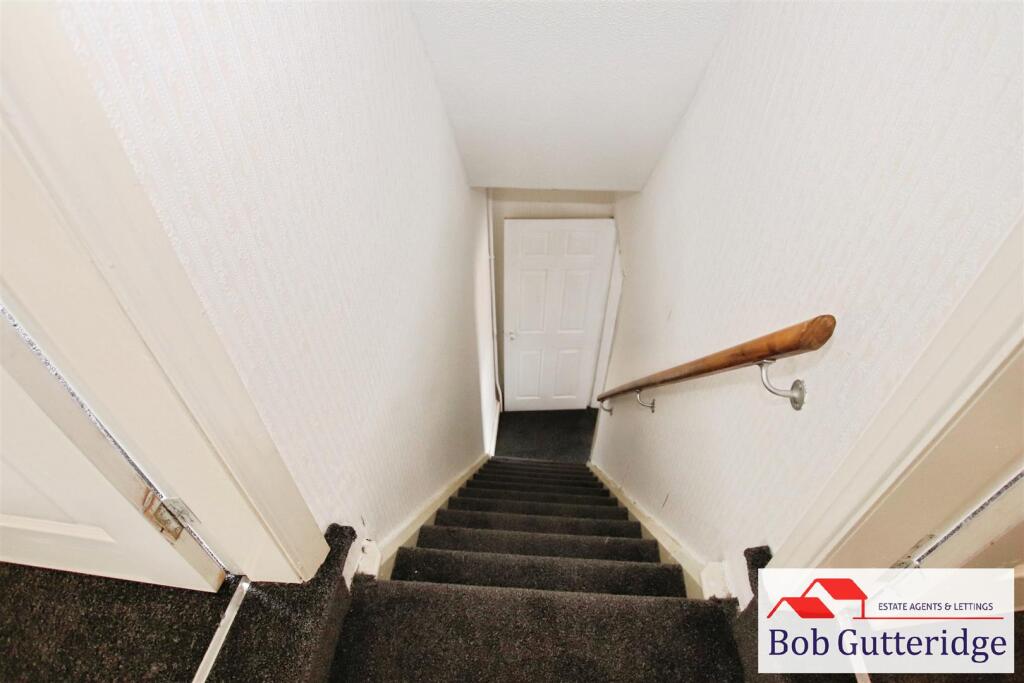 FIRST FLOOR LANDING