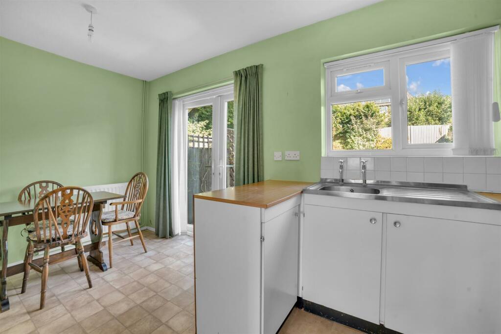 Kitchen/ Dining Room
