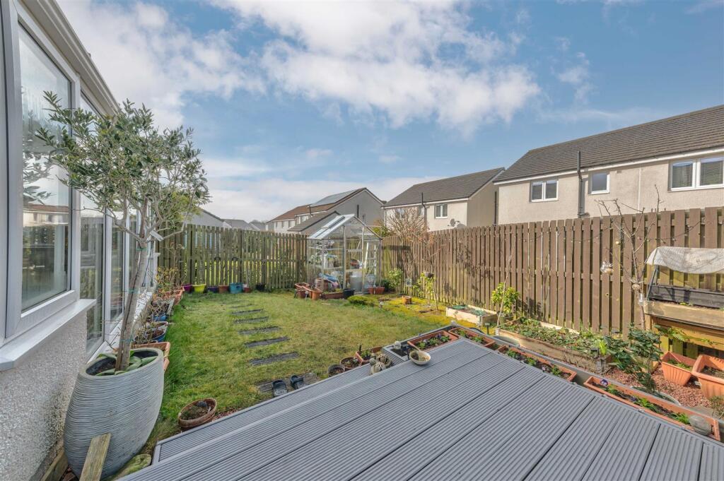 4 McBaith Way Dunfermline-22.JPG