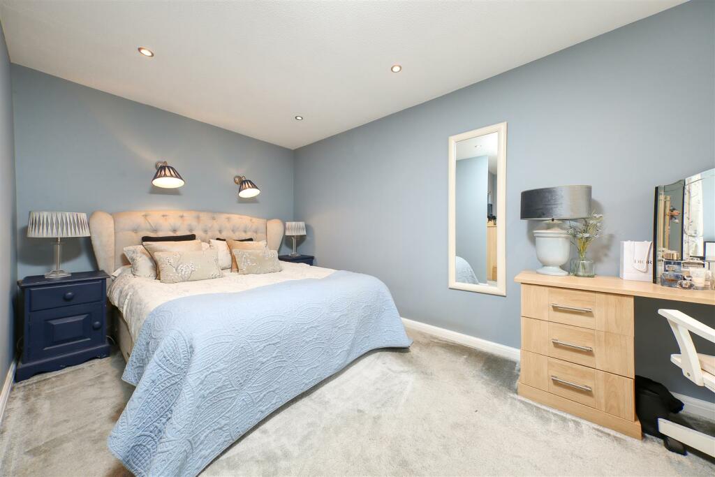 Bed1.jpg