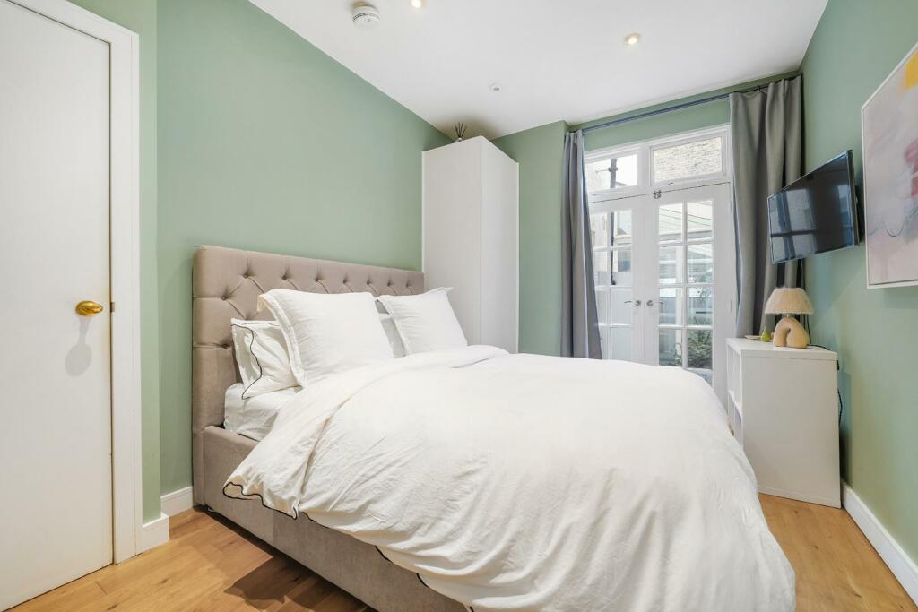 Bedroom 2 (3).jpg