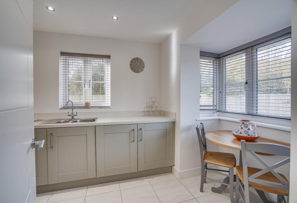 Kitchen &amp; Breakfast  Dining space