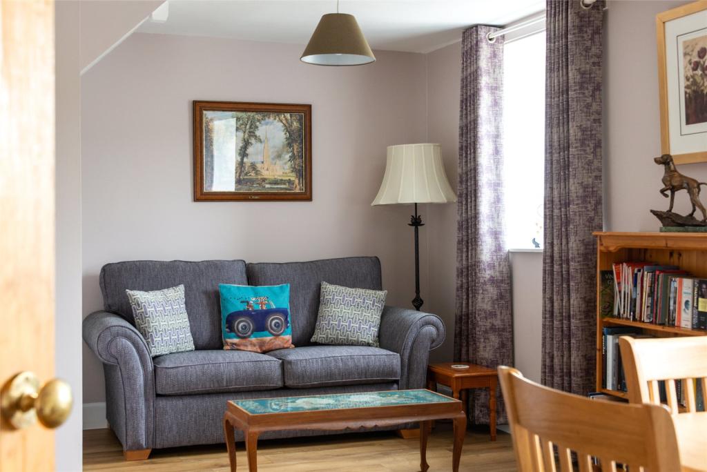 Sitting/Dining/Bed3
