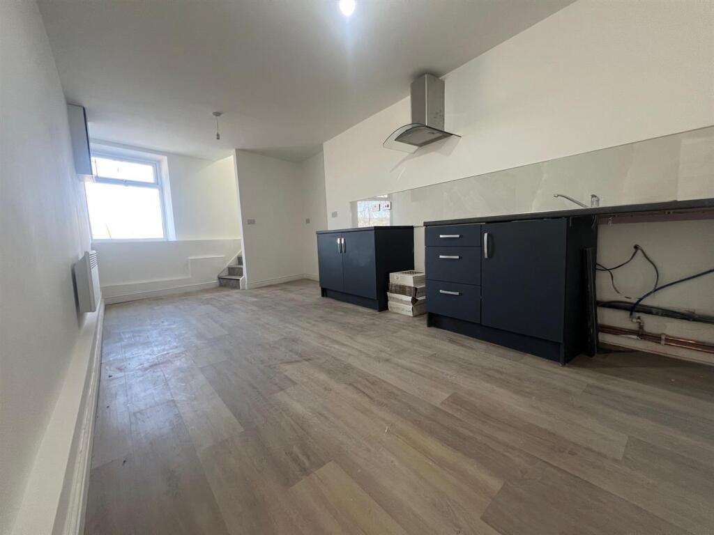 Flat1 living1.jpg