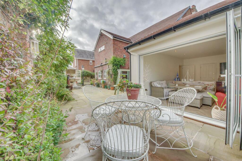 Family Room Courtyard