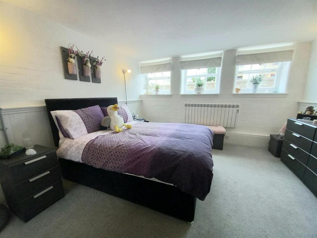 Apartment 11 Bedroom.jpg