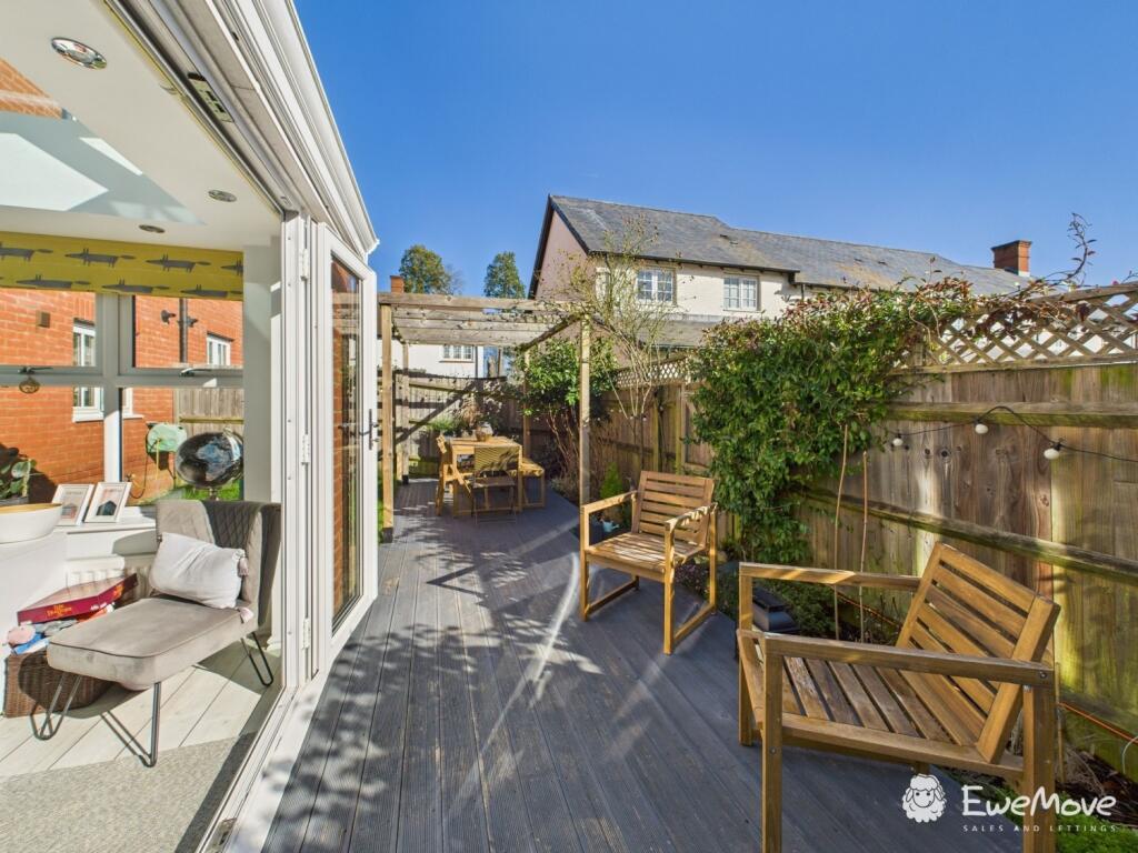 CAM02877G0-PR0064-STILL009