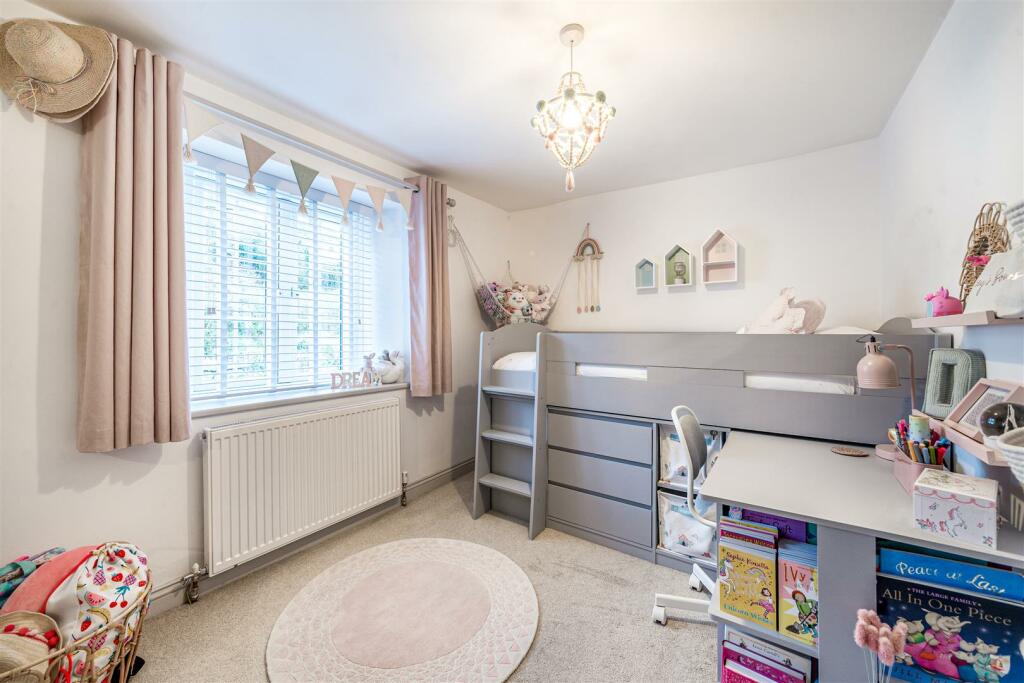 Grove Villa Bed 3.jpg