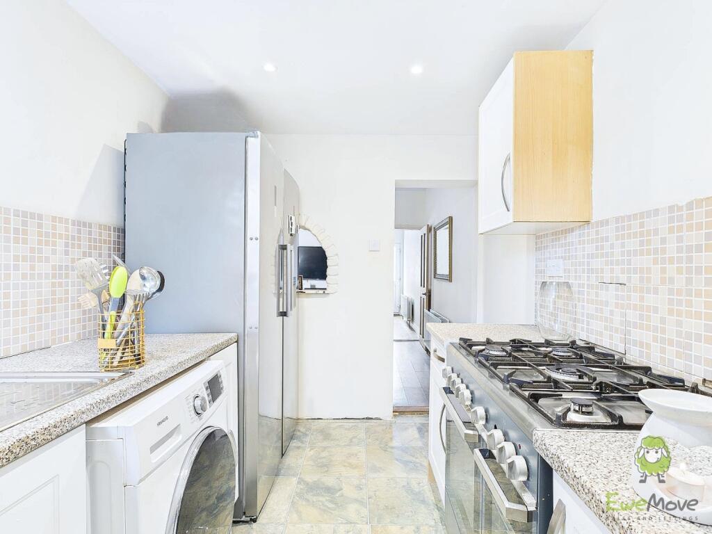 CAM01543G0-PR0121-STILL023