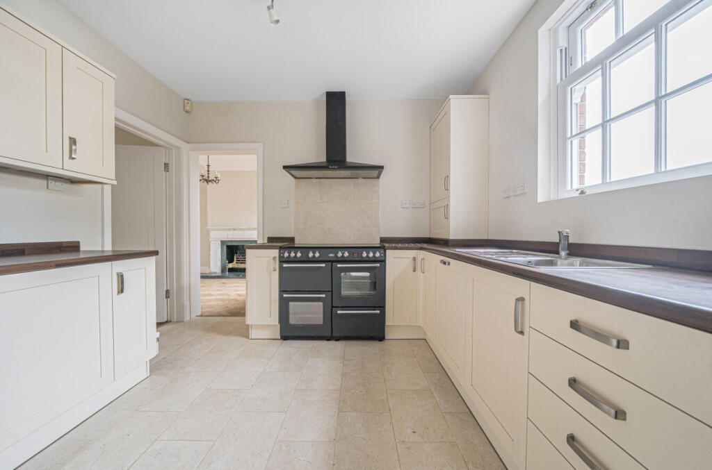 1360964-4-68de933...