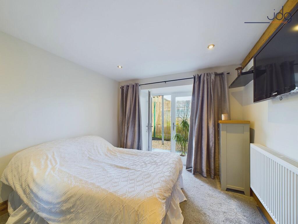 2nd double bedroom
