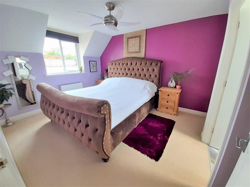 Principal Bedroom (Super King Bed!)