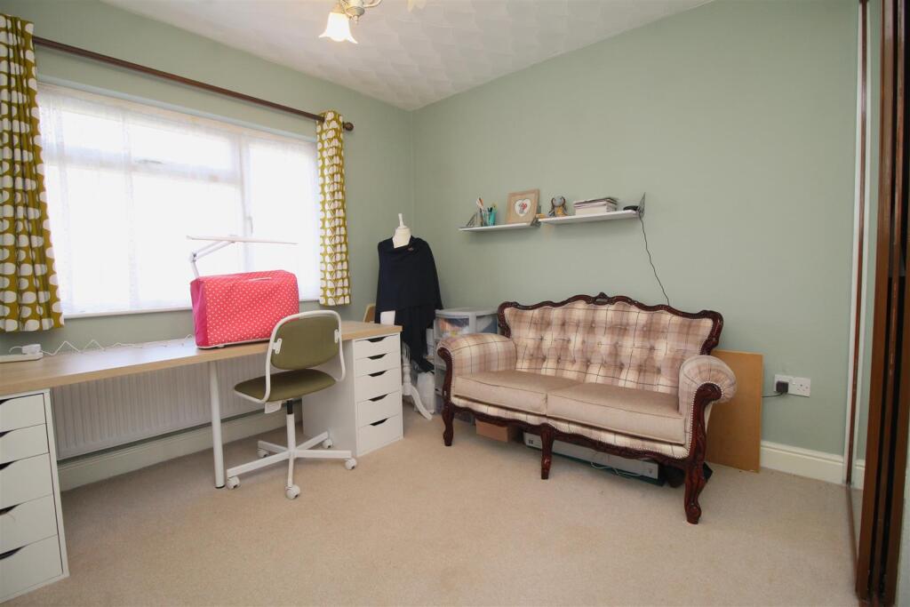 bedroom 2.JPG