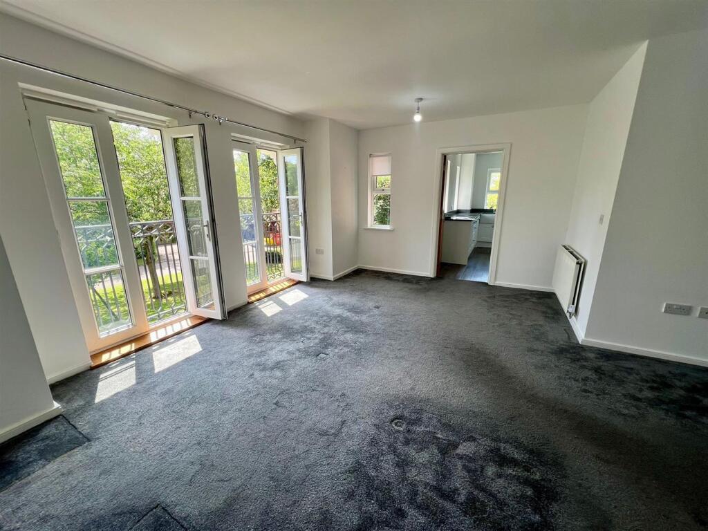 LIVING ROOM...jpg