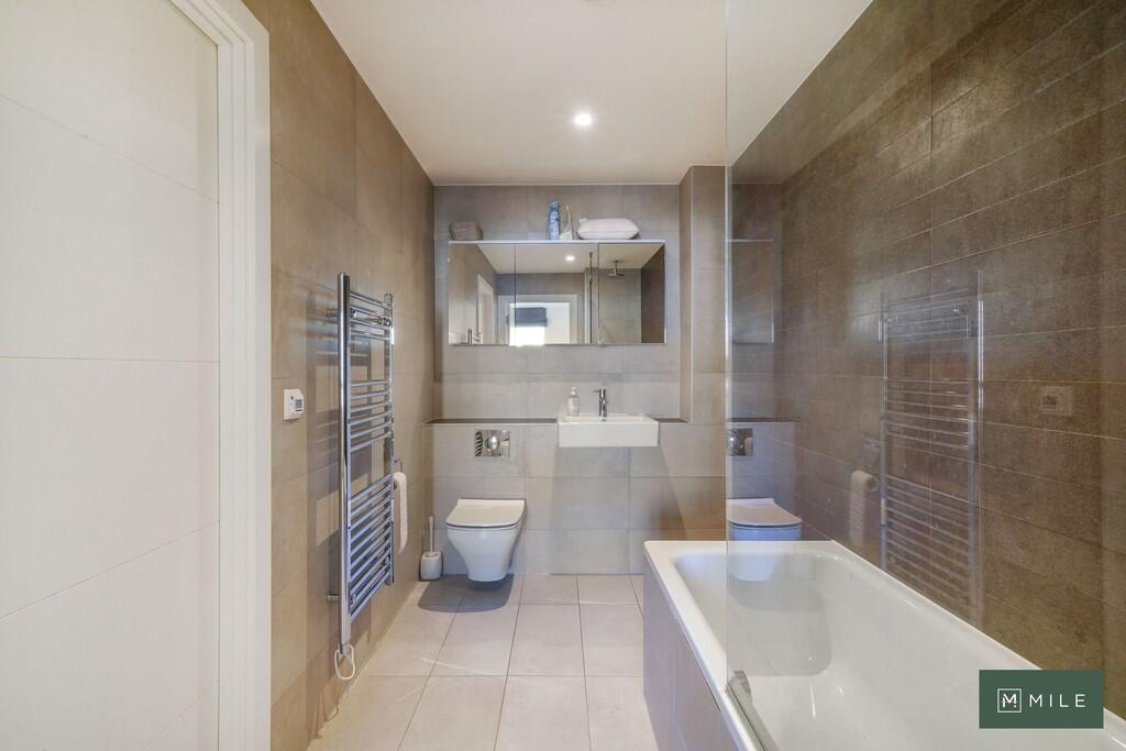Apartment 26, Nau...