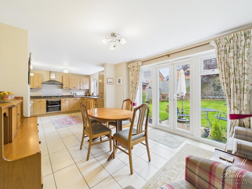 CAM02127G0-PR0332-STILL016