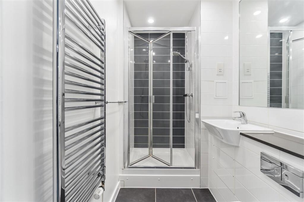 En Suite Shower Room