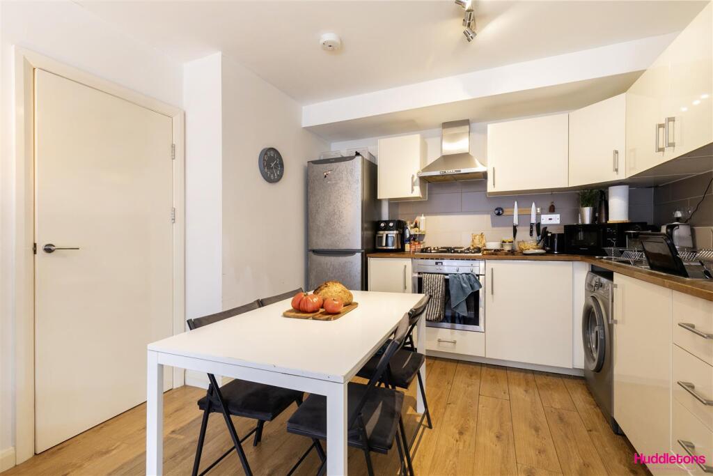 F1, 3 Torriano Mews -10.jpg