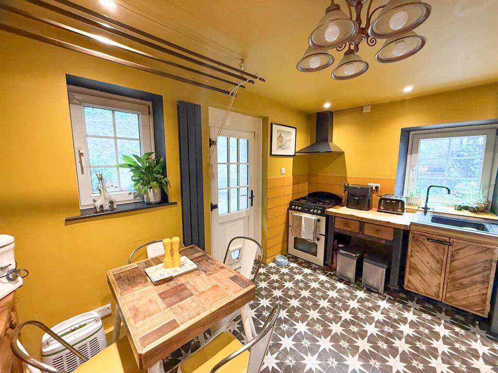 2 bed cottage, Silsden