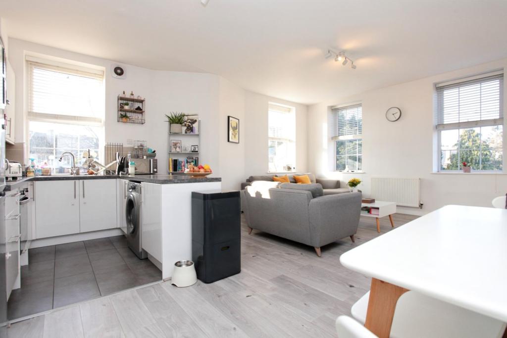 Lounge / Kitchen