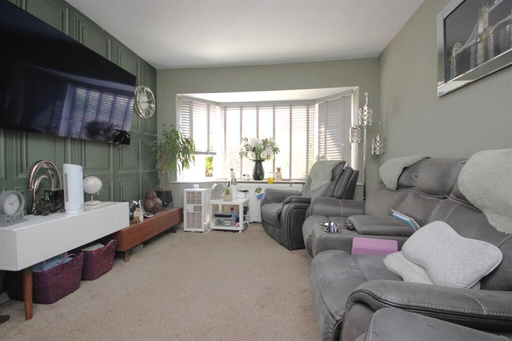 lounge 2.JPG