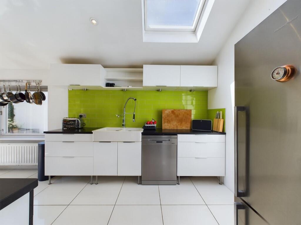 VAULTED COOK'S KITCHEN.jpg