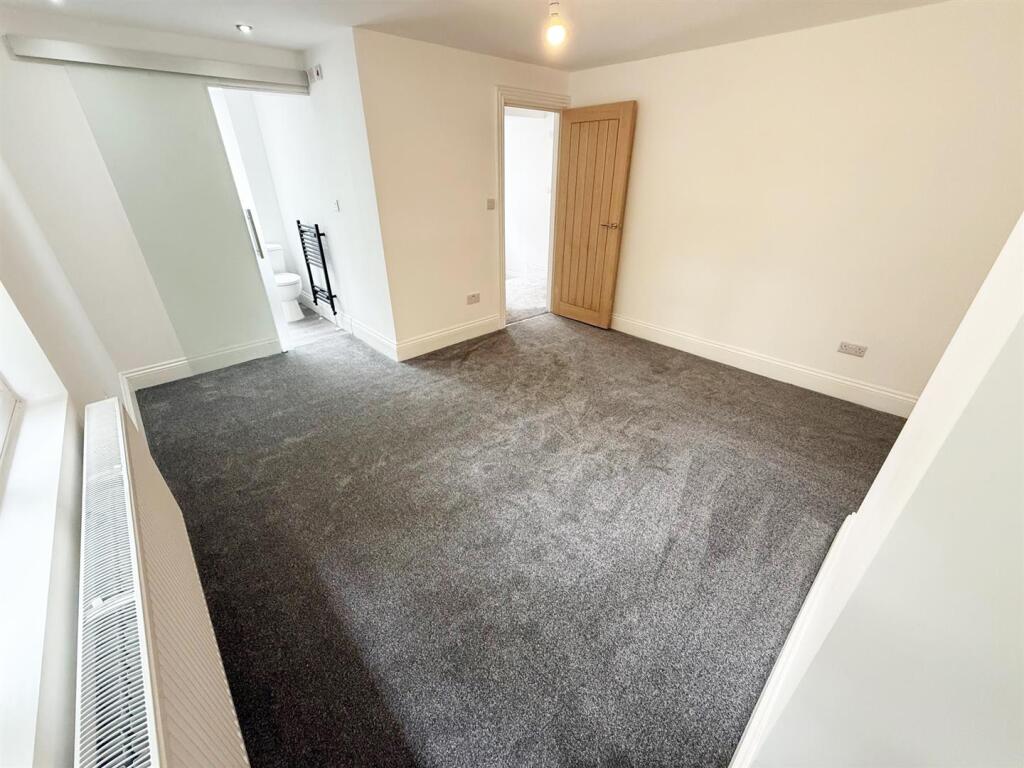 Principal Bedroom (1).jpg