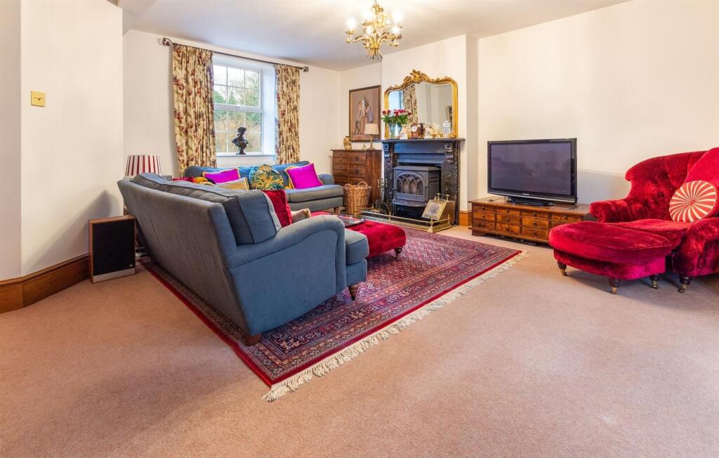 Living Room - V - 9170.jpg