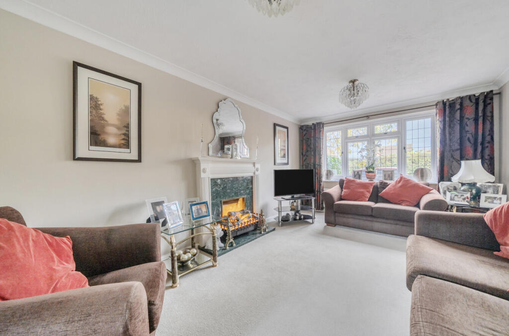 1371401-7-68f8a18...