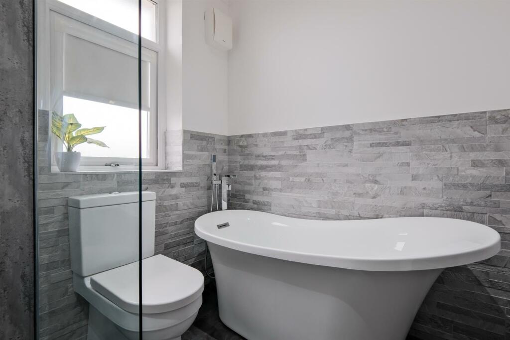 011-8 Curlinghaugh Crescent ML2 8JR.jpg
