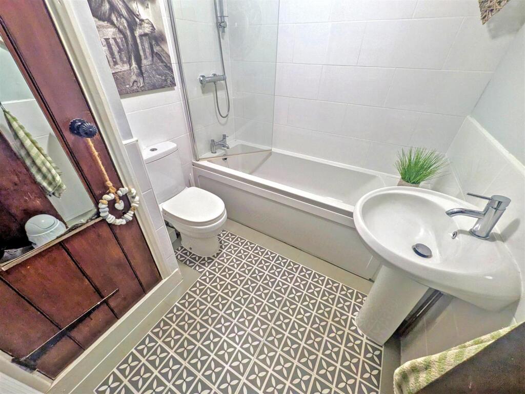 Bathroom_1.jpeg