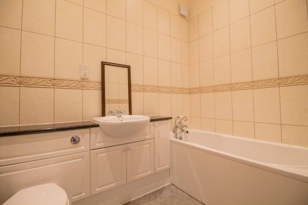2 Karrelbrook House [Bathroom].jpg