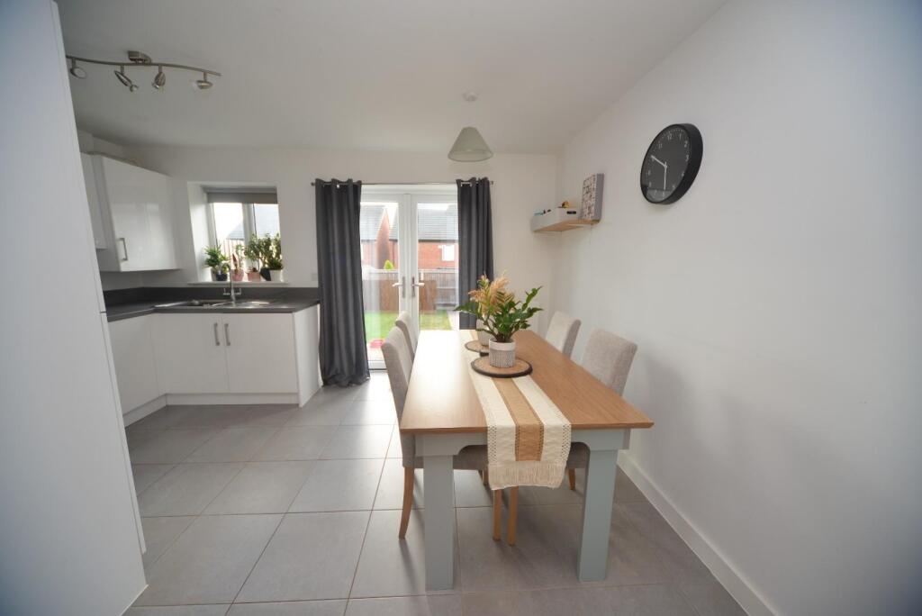 Dining Area.jpg