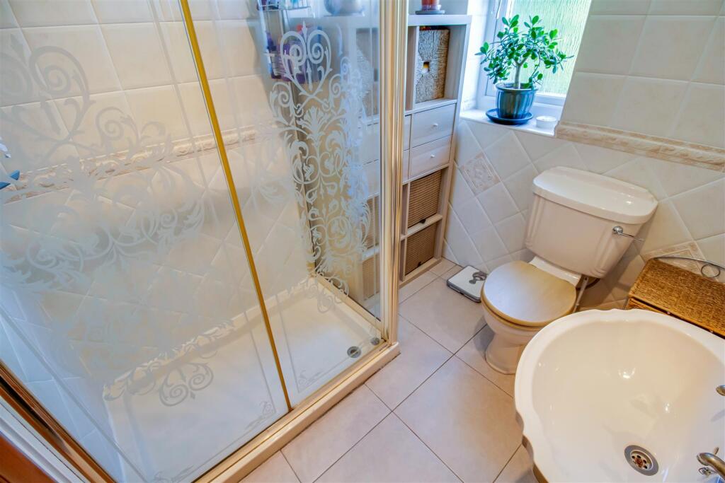 SHOWER ROOM/W.C.