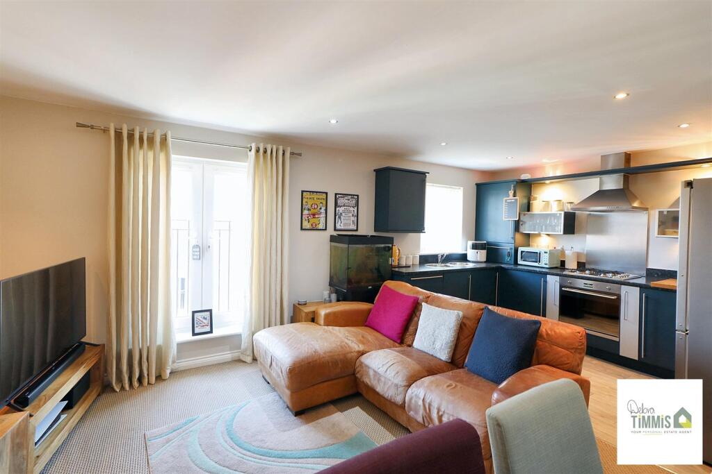 Open-Plan Lounge/Kitchen