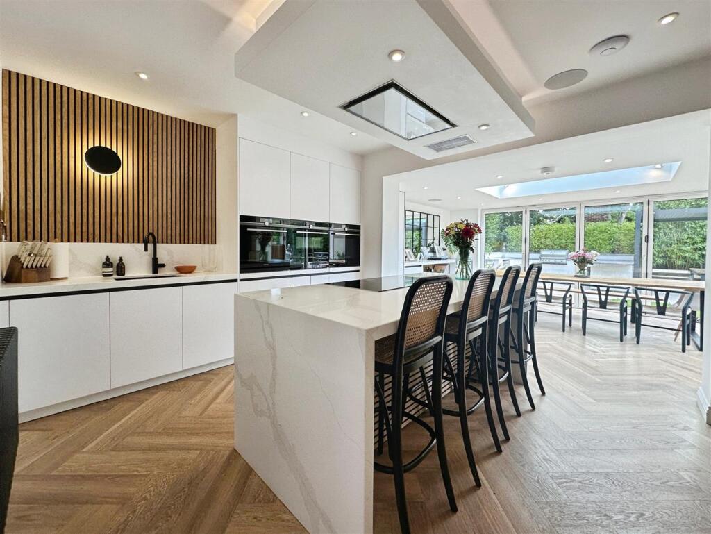 c84a1338--4DED-8A1C-8265E116A21B-46764-00000FF22E5