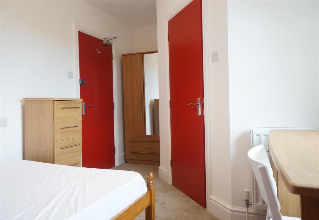 Bedroom 7 Ensuite