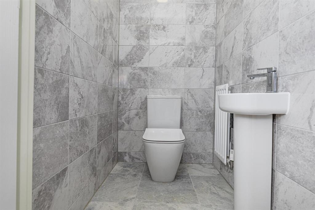 Bramleys Estate Agents - Holly Way - Honley (29).j