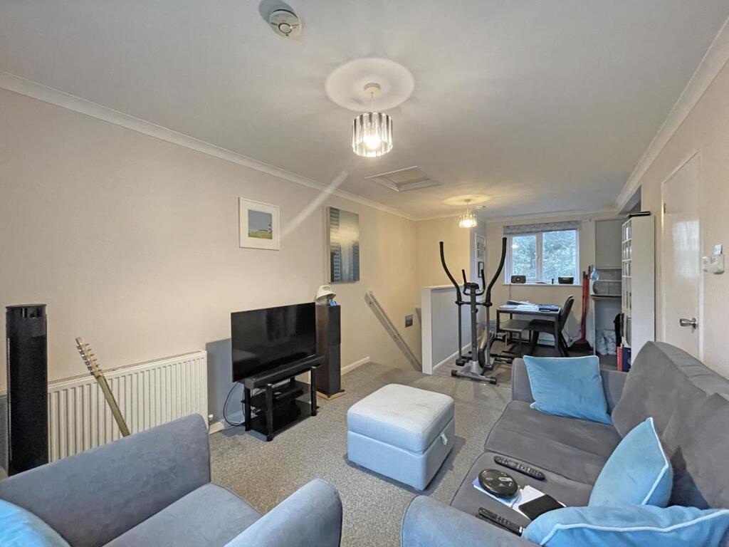 Mosses Court 6 - Lounge Front.jpg