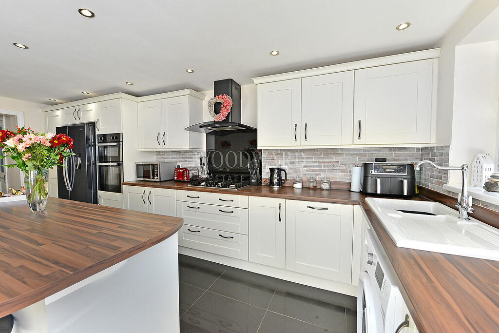 Kitchen/Breakfast...