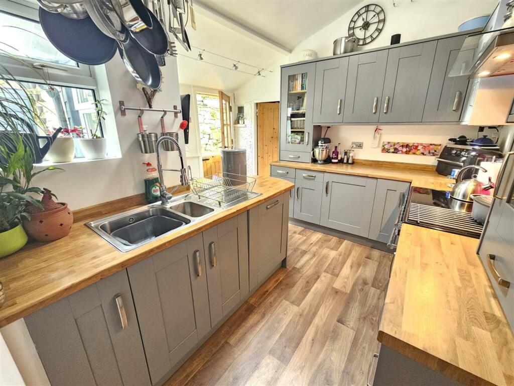 Kitchen Breakfast Room.jpg