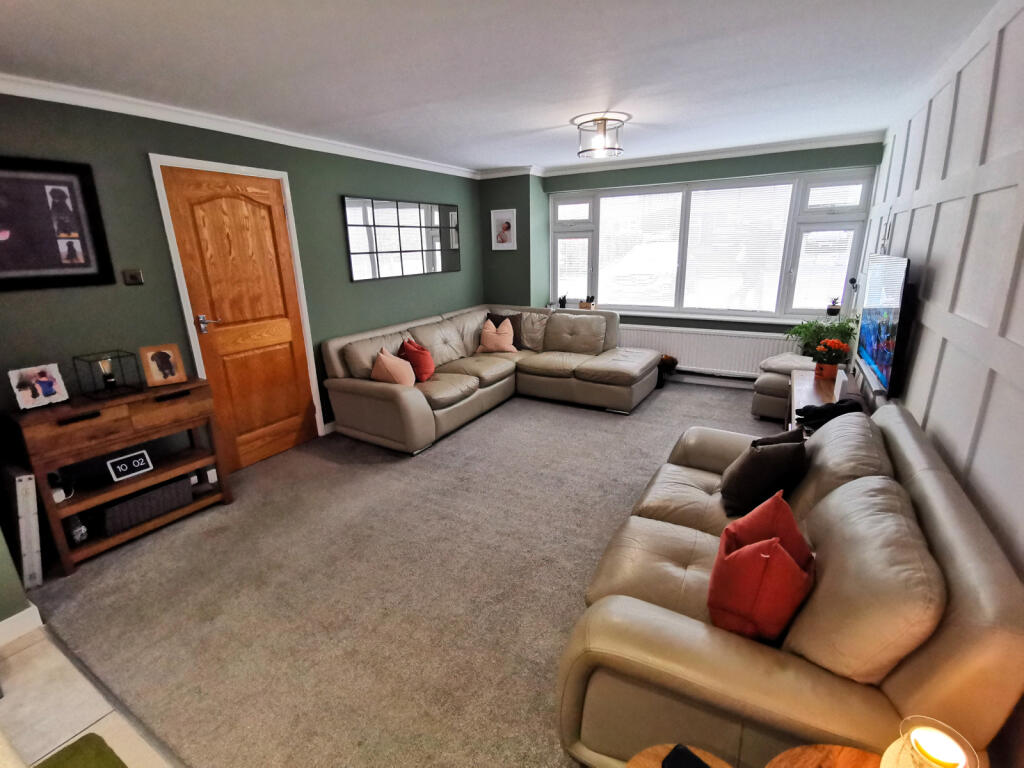 Connaught Gardens, CM7