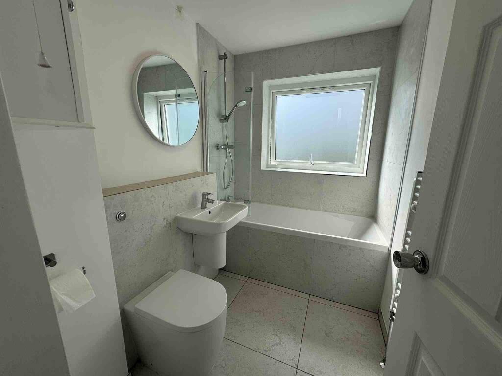 OXHEY, Manning Court, Eastbury Road