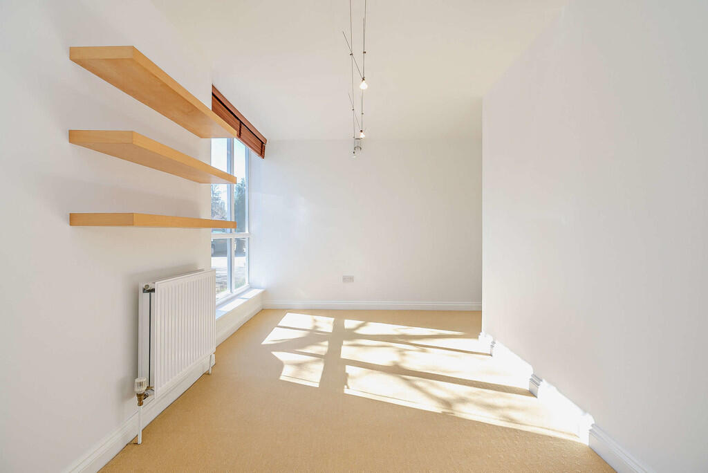 8640015-interior2...