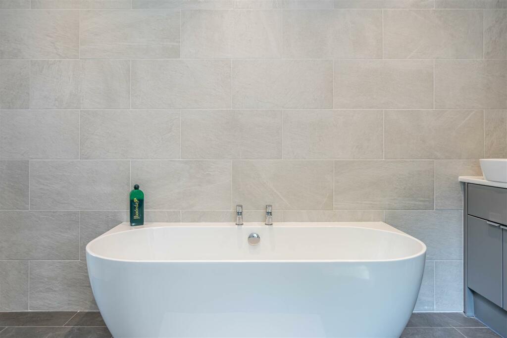 Primary En-Suite
